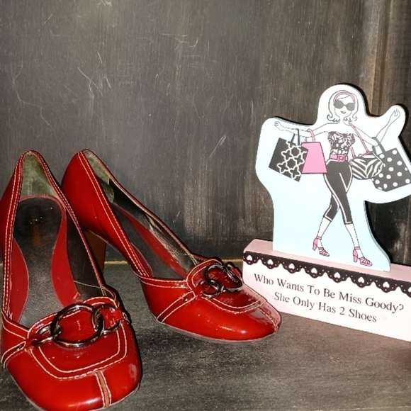 ARTTURO CHIANG MAROON HEEL PUMPS - Picture 1 of 13